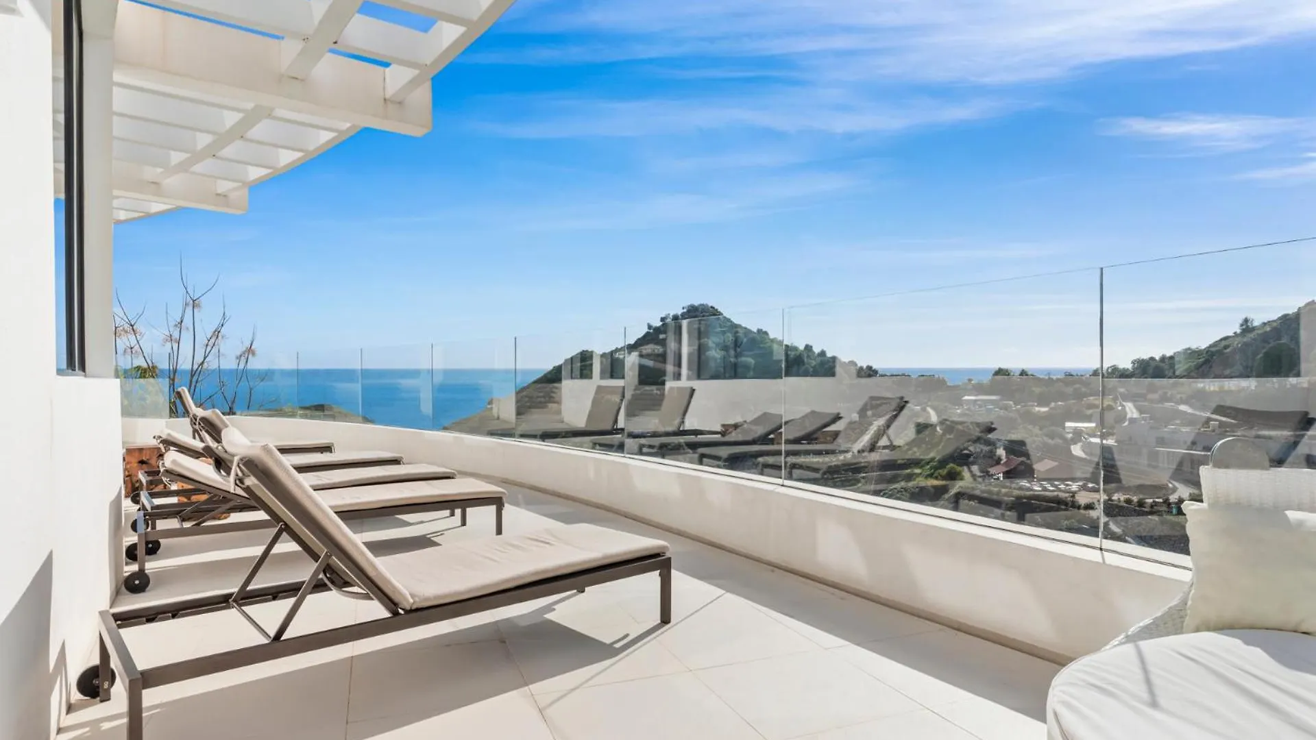 Hillside Flat With Pool In Palo Alto By Costarentals - Ref M49 马尔韦利亚 0*,  西班牙